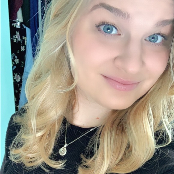 Meet your Posher, Ashley - Picture 1 of 2